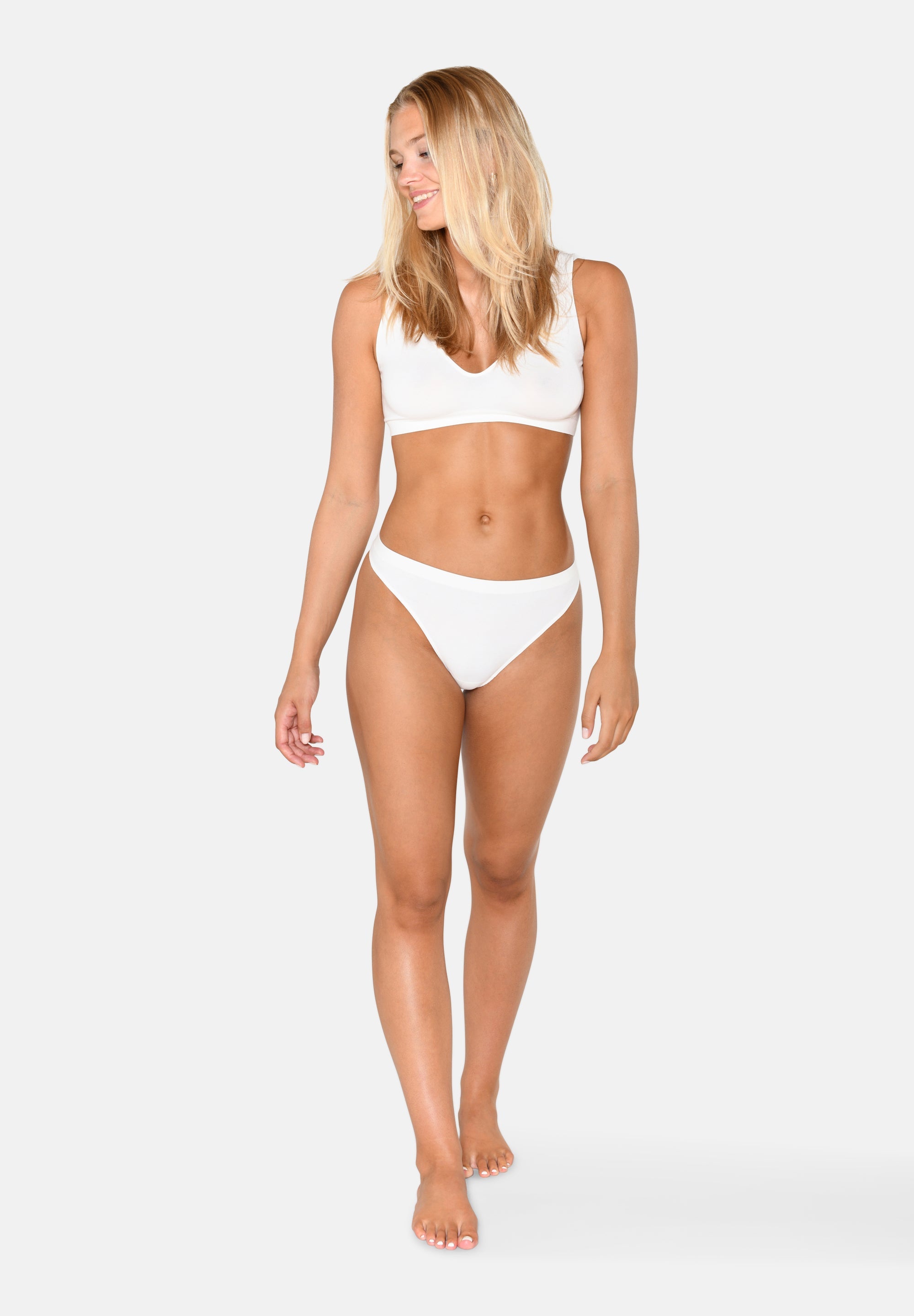 Bamboo Seamless String Brief, White