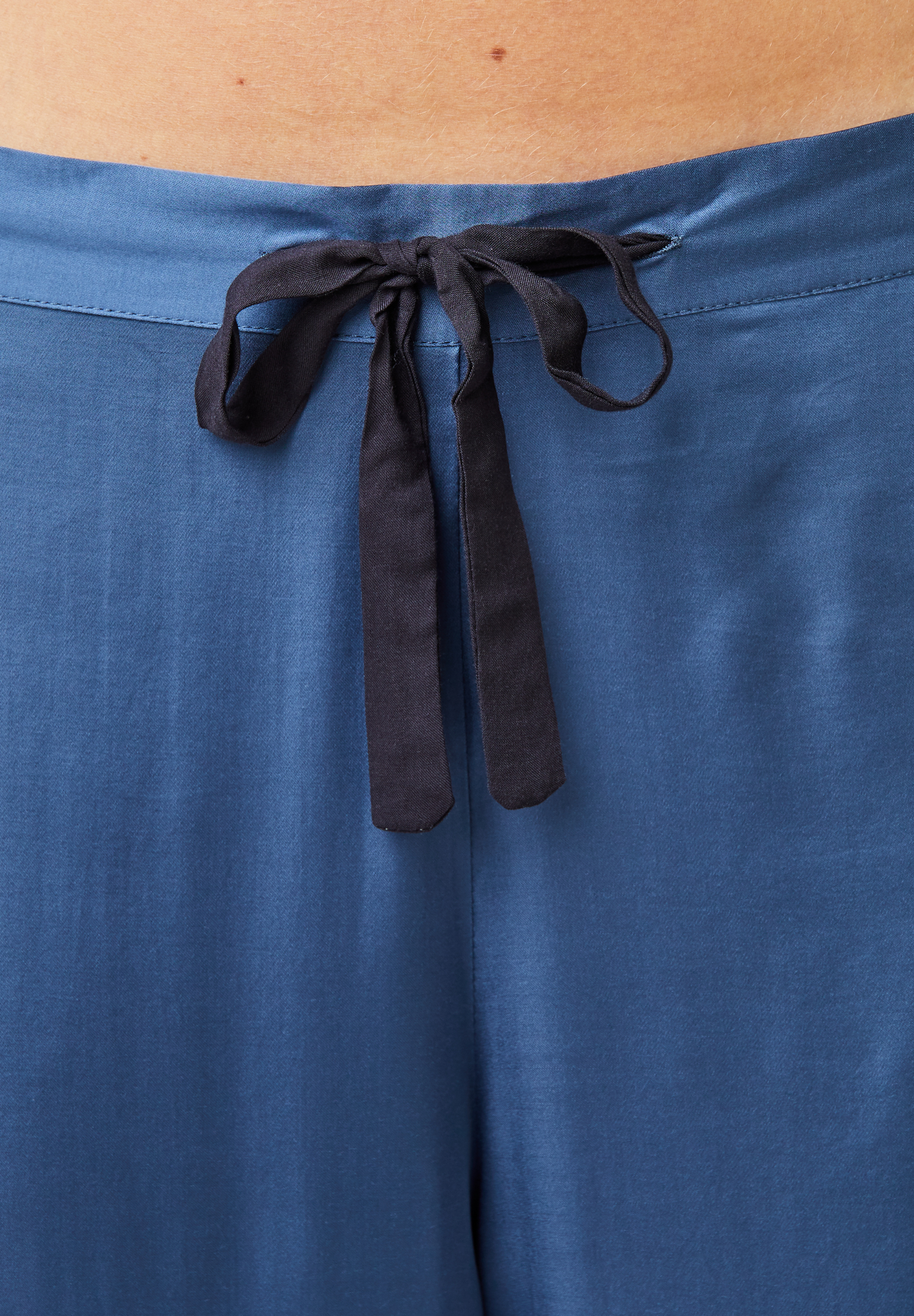 Janet Pants, Ensign Blue