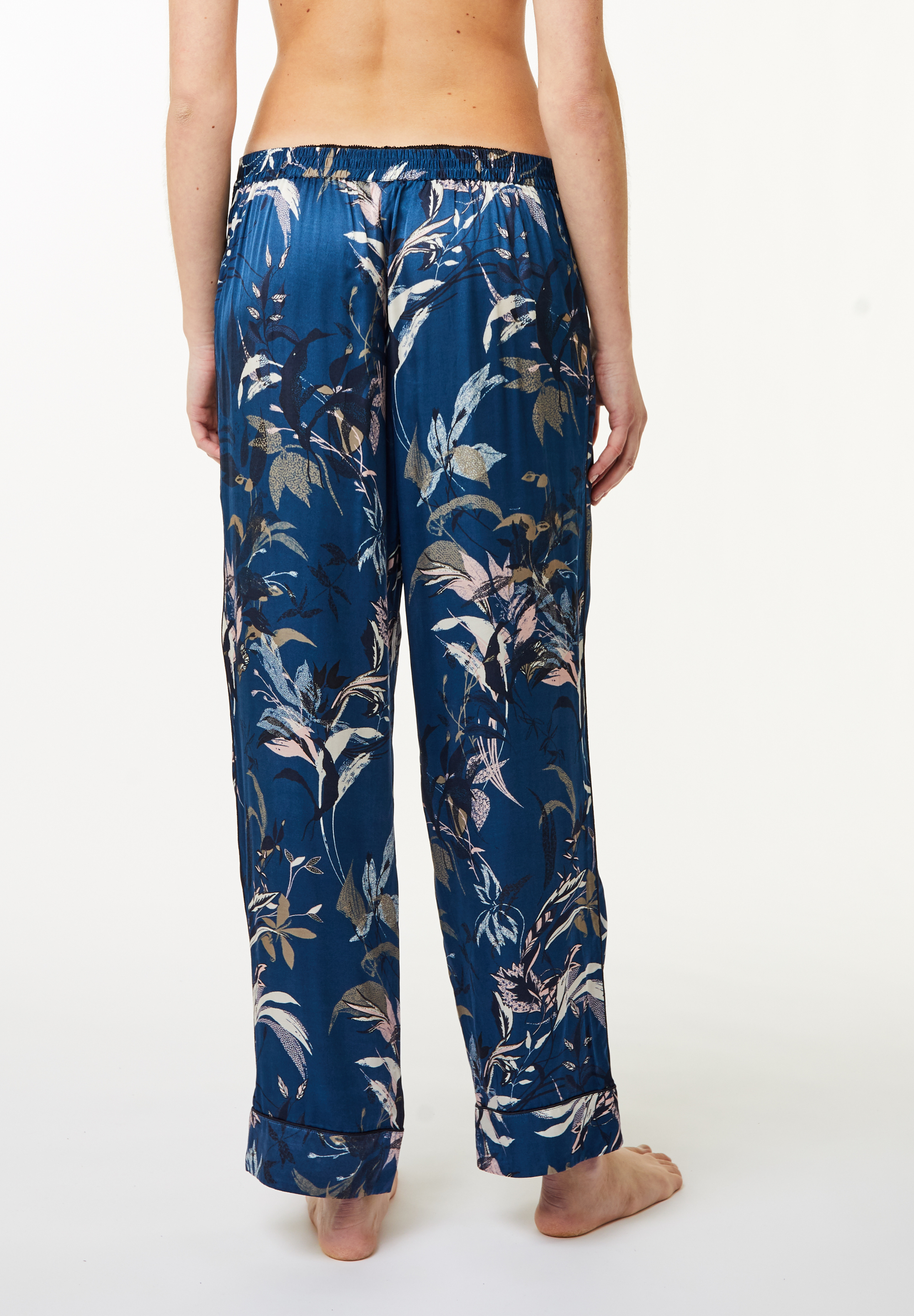 Janet Pants, Ensign Blue