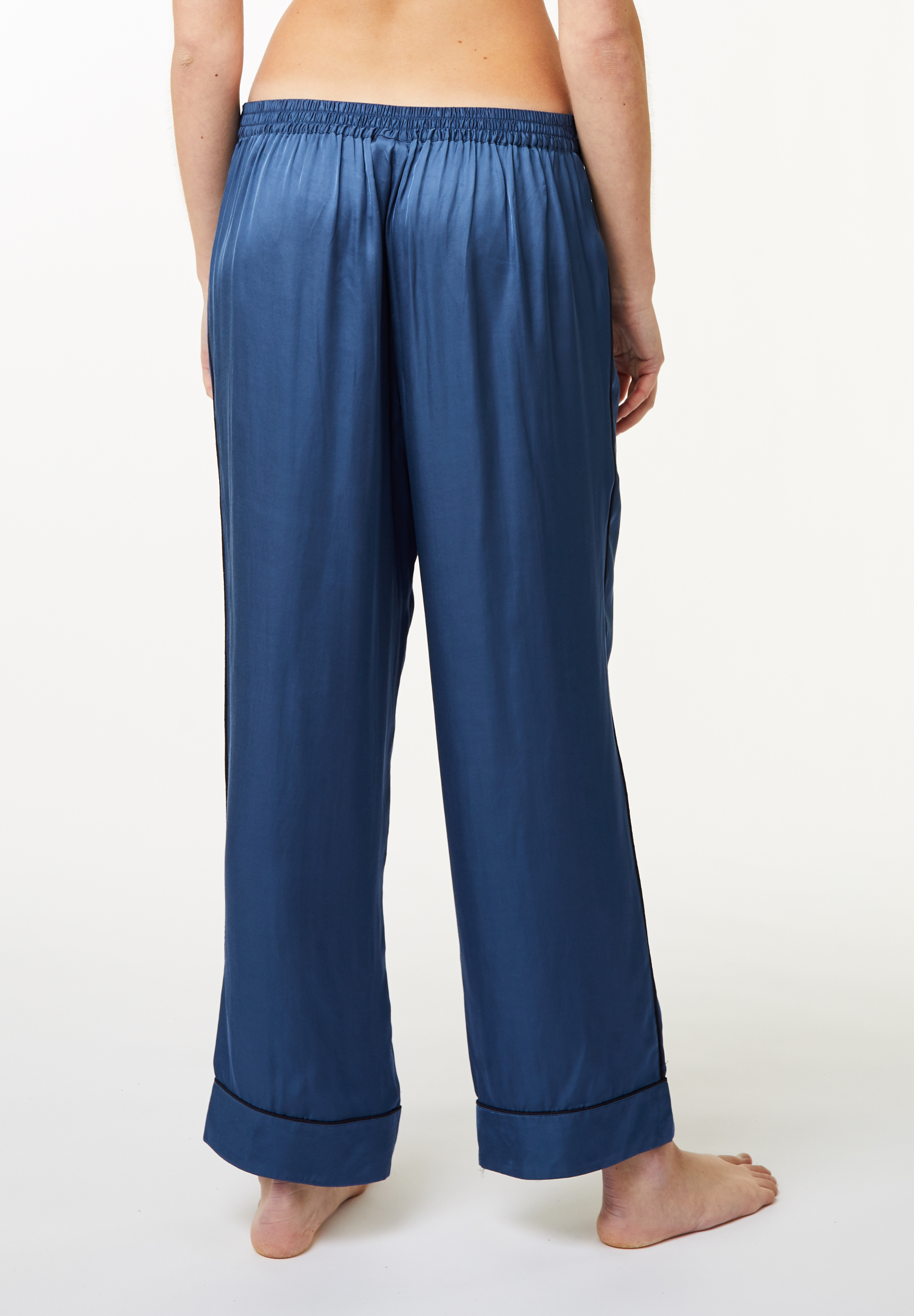 Janet Pants, Ensign Blue