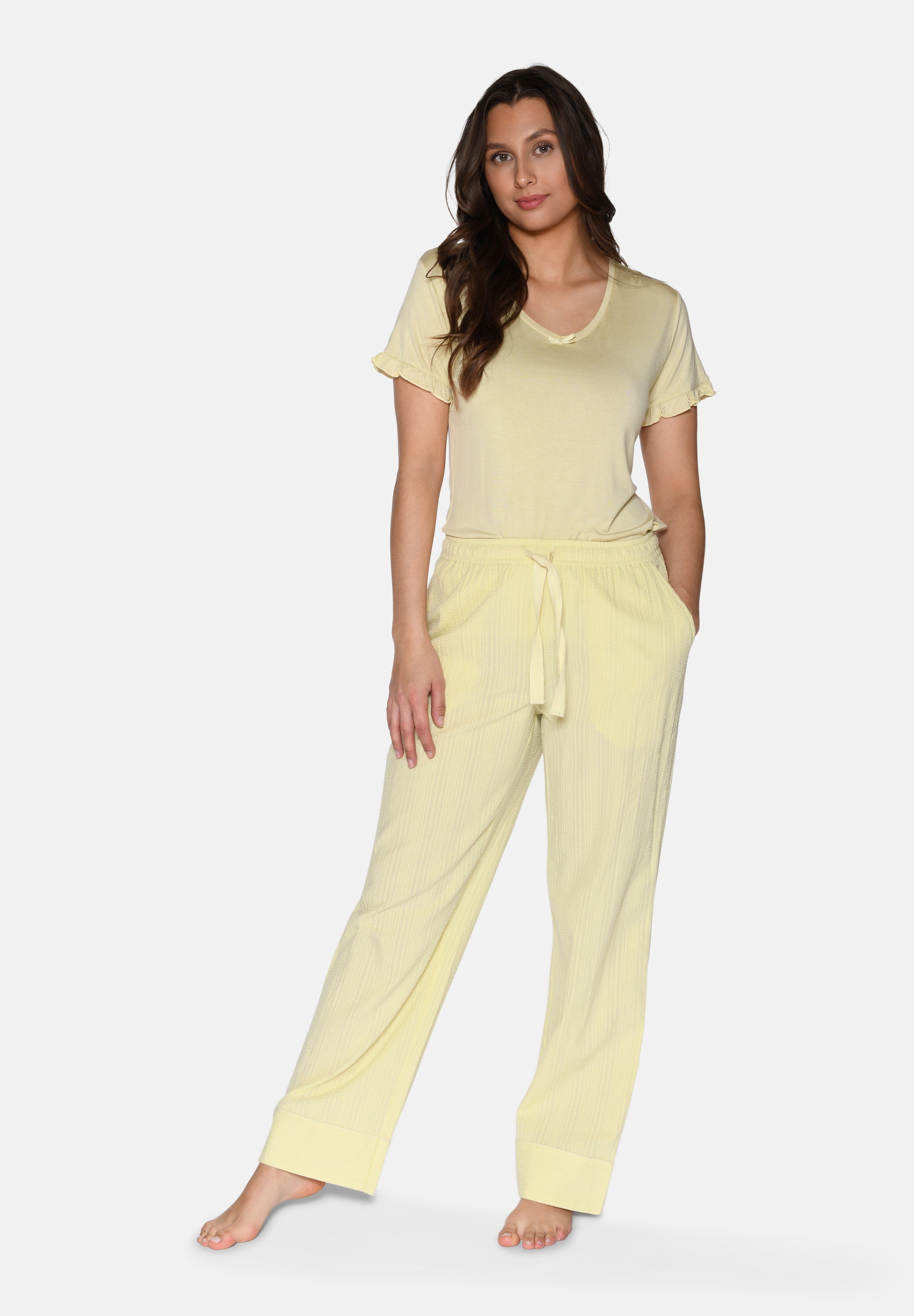 Nicola Pants, Hay
