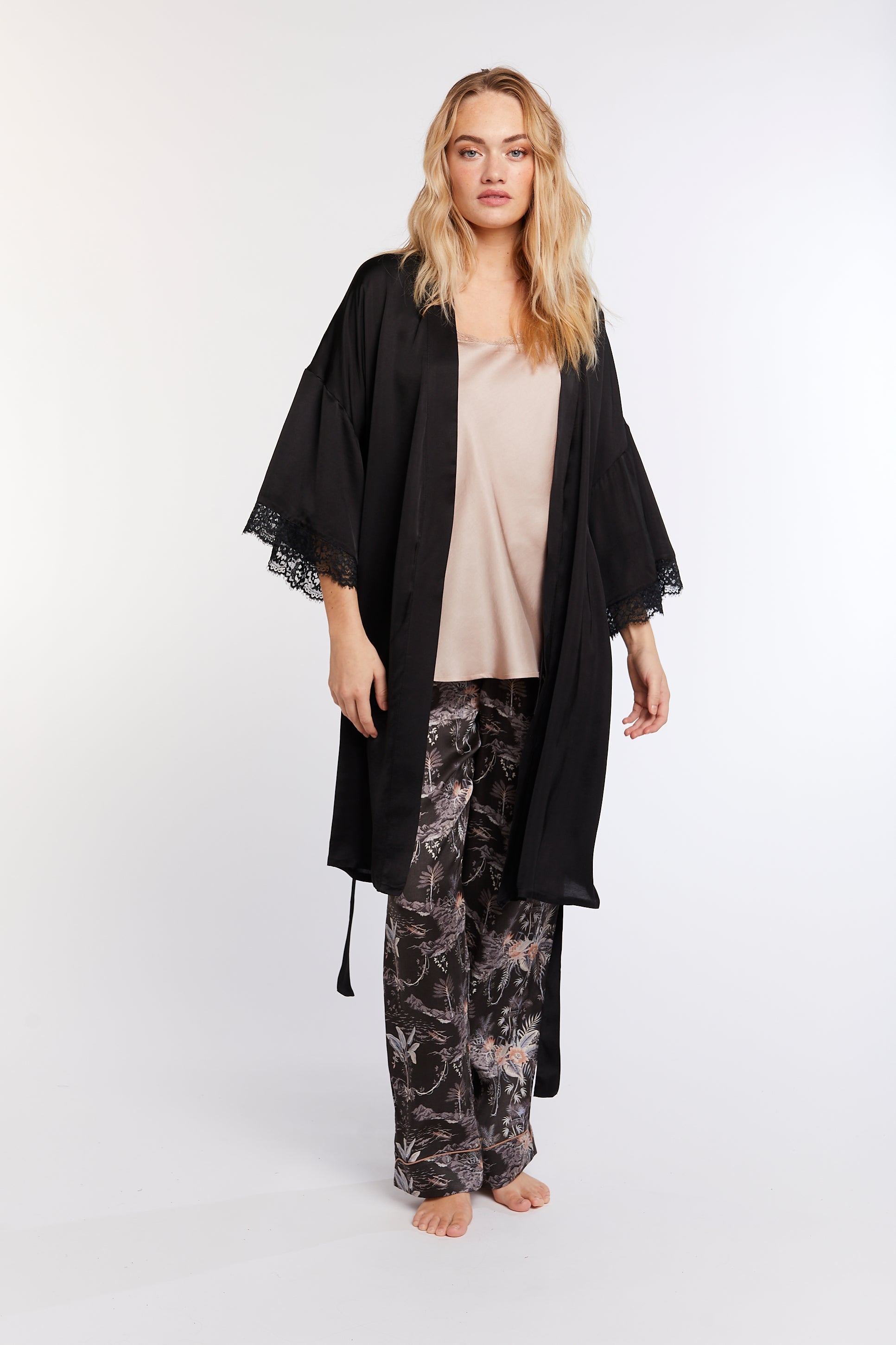 Jeanette Kimono, Black